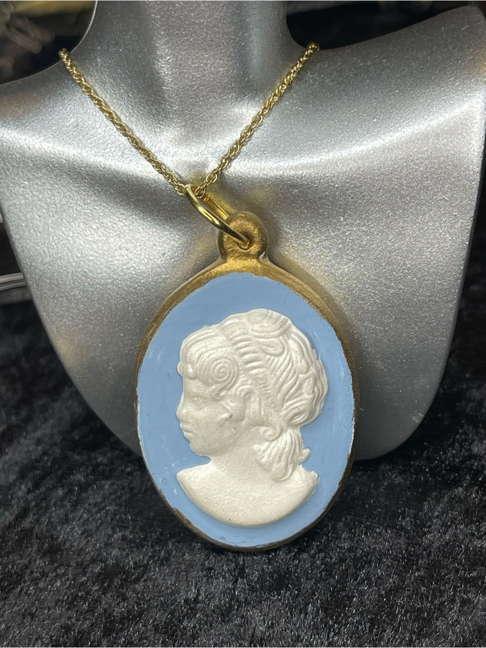 Vintage ceramic cameo necklace